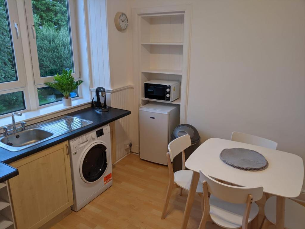 Glenclova - No 5 Bellyeoman, Bright Two Bedroom Apartment Dunfermline Eksteriør billede