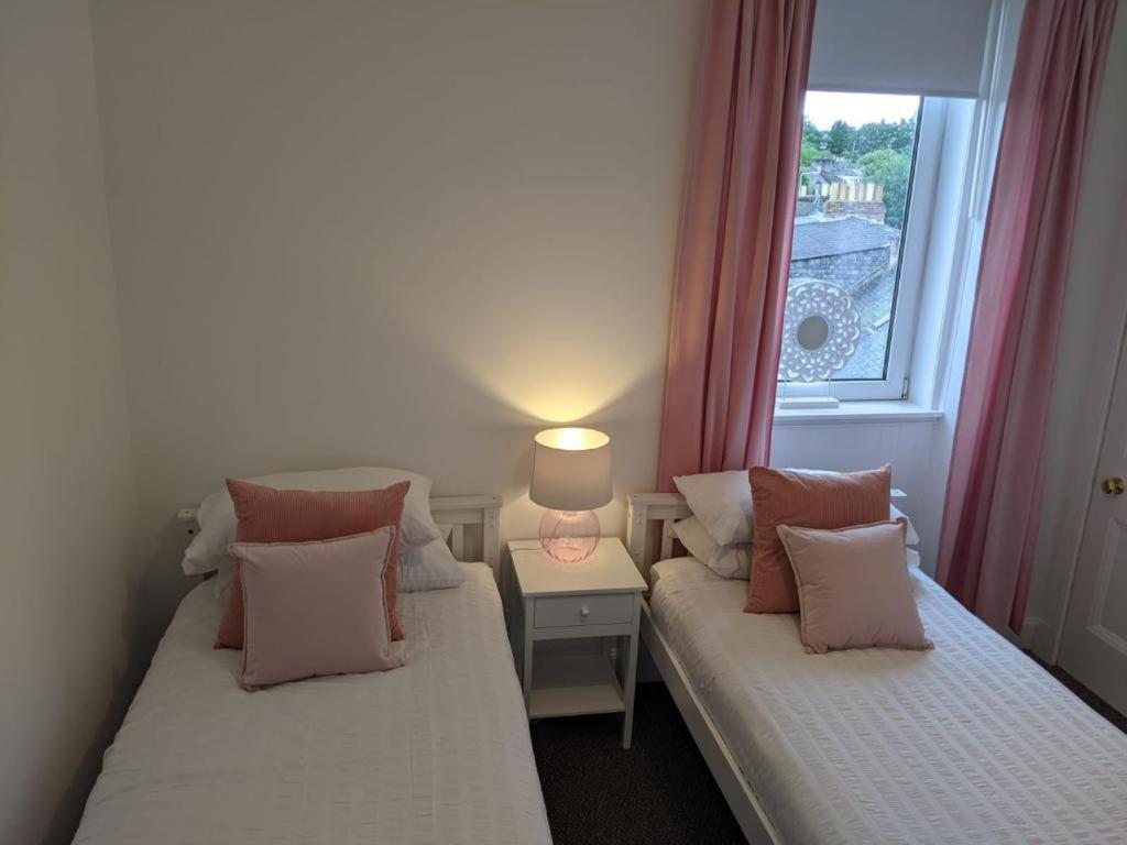 Glenclova - No 5 Bellyeoman, Bright Two Bedroom Apartment Dunfermline Eksteriør billede